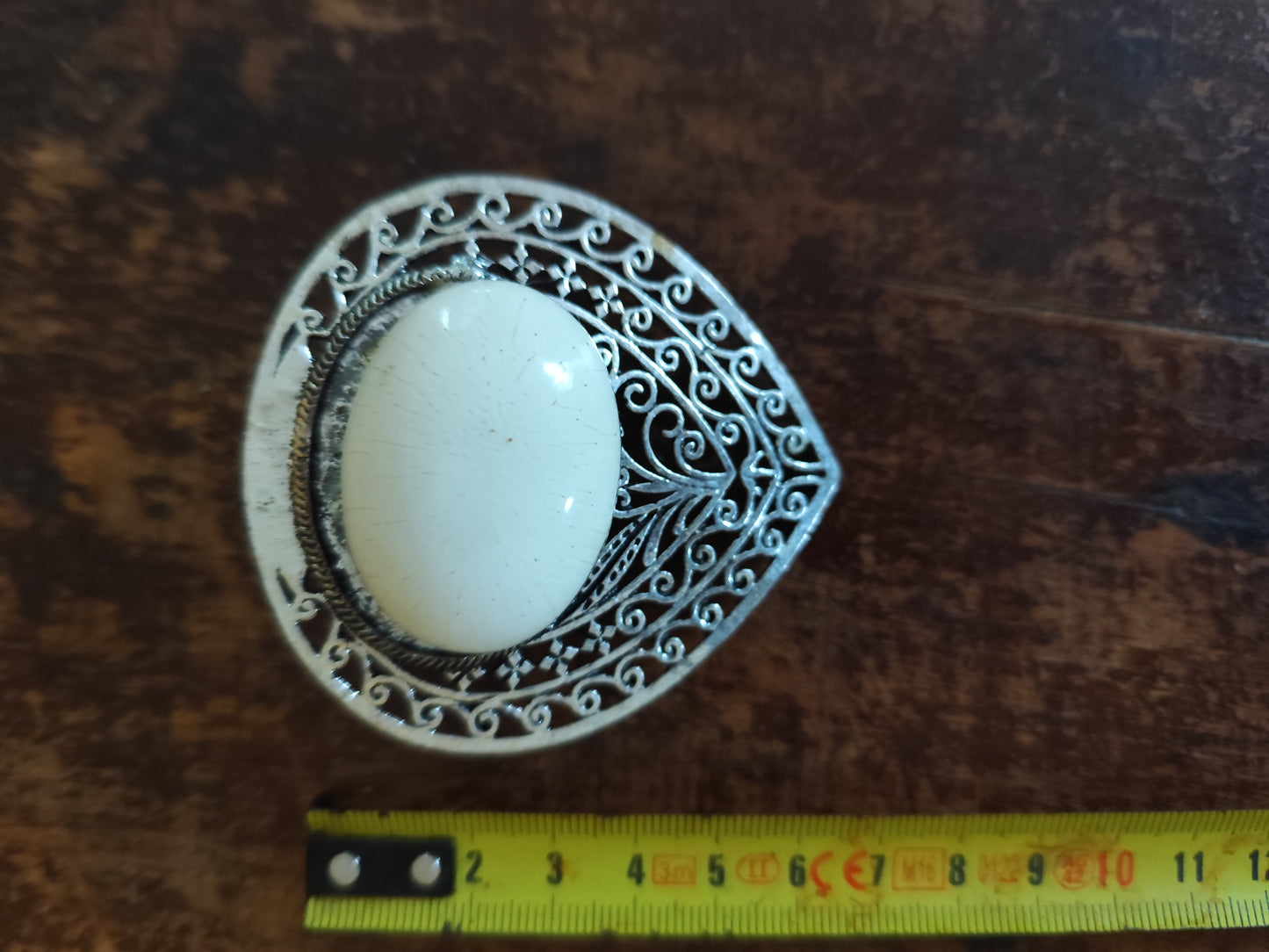 Attache foulard aimantée vintage – cabochon blanc