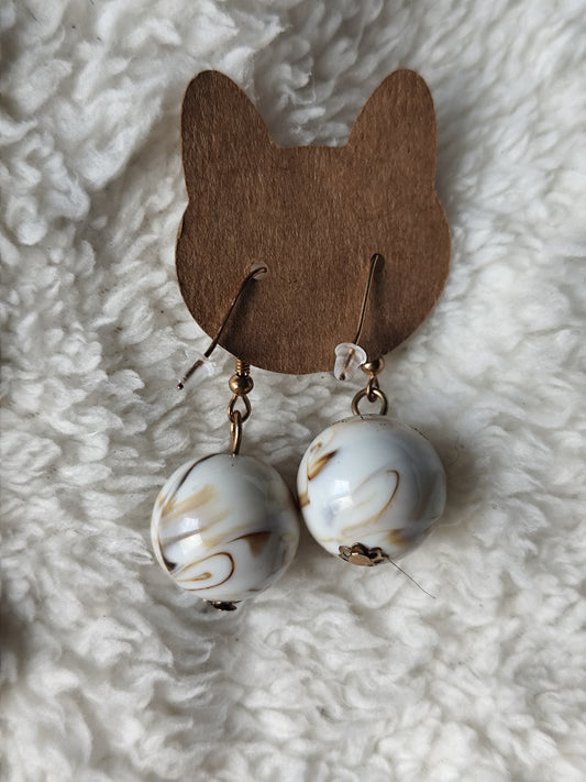 Parure collier et boucles d'oreilles perles marbrées blanc et doré