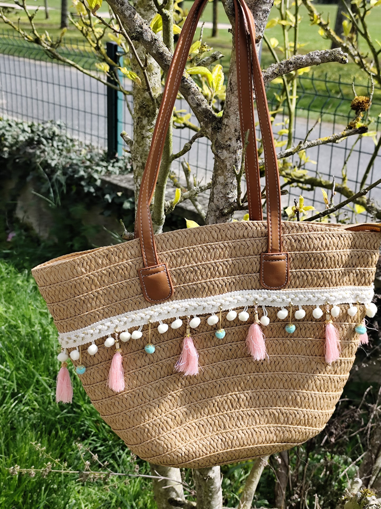 Sac panier d'été CHISIY en paille tressée avec pompons et détails bohèmes