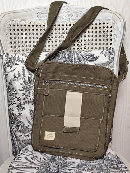 Sac bandoulière en toile kaki – Lolita Lempicka au Masculin – 30x23x8 cm