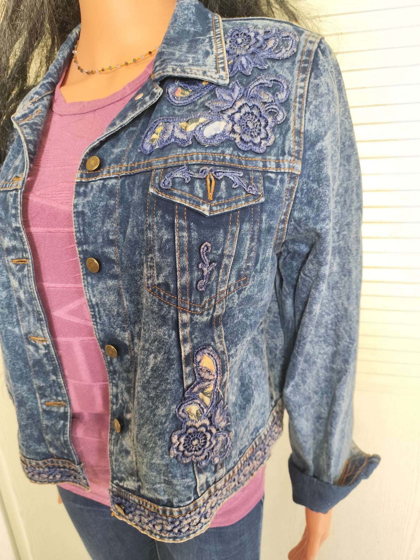Veste en jean vintage avec broderies florales - Taille 38/40
