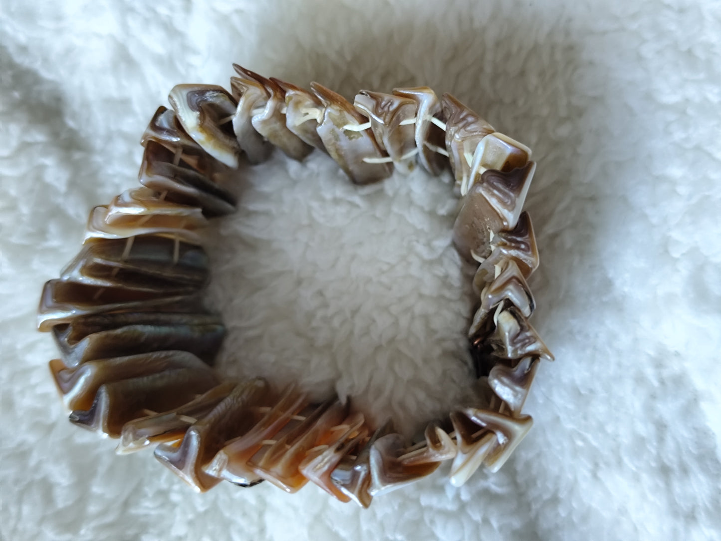 Bracelet vintage en nacre de Tahiti – tons bruns & irisés