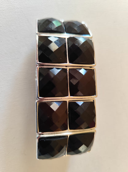 Bracelet chunky noir facetté – effet bijou couture