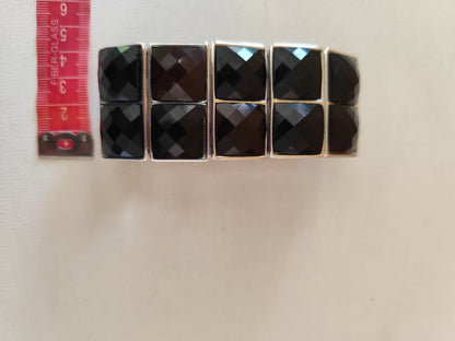 Bracelet chunky noir facetté – effet bijou couture