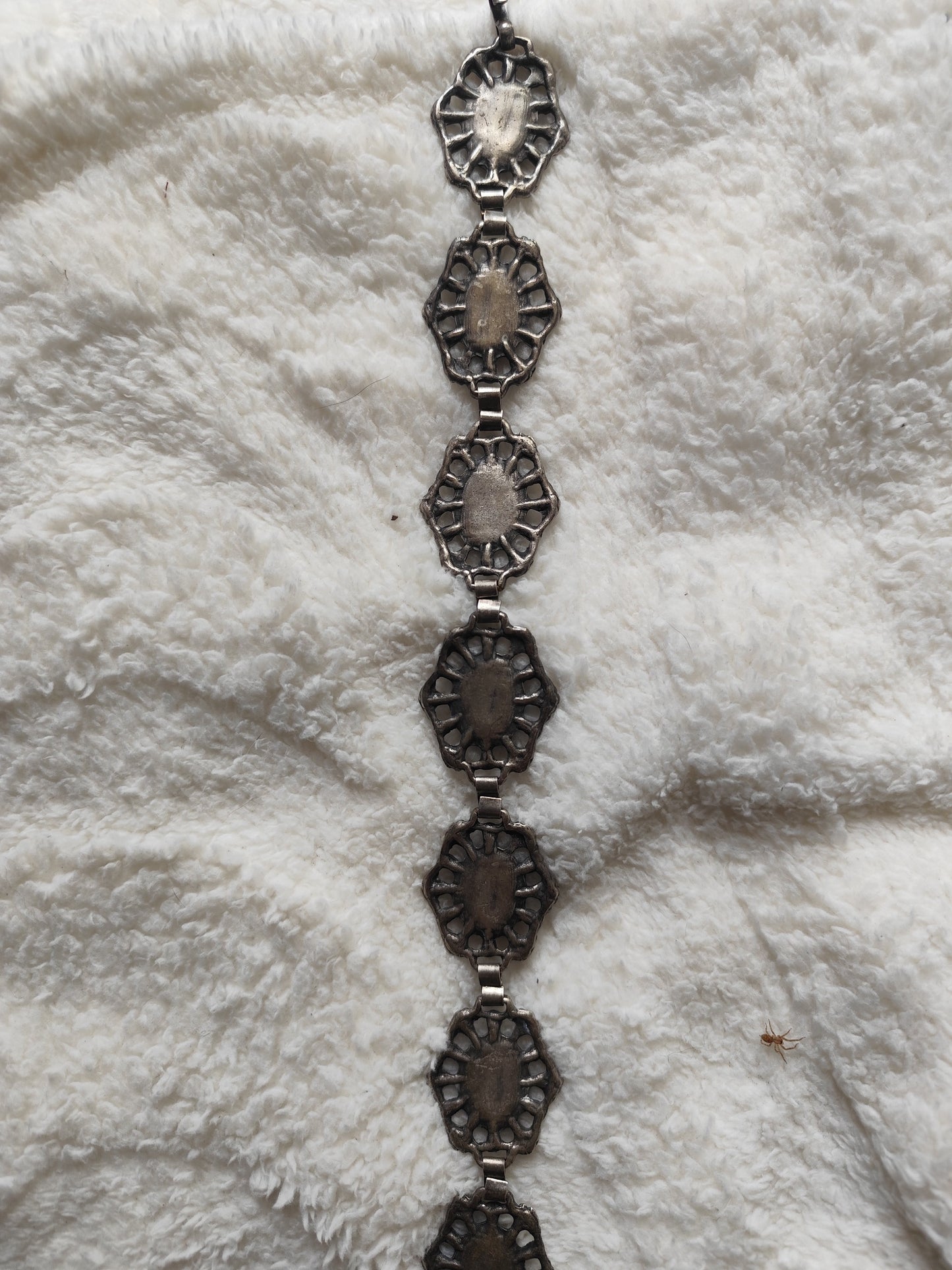 Ceinture fantaisie métal argenté et cabochons bleus turquoise – 95 cm