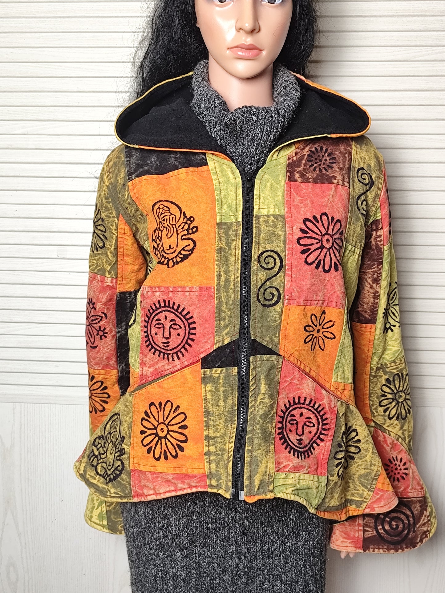 Veste à capuche patchwork colorée doublée polaire – Taille L 38/40