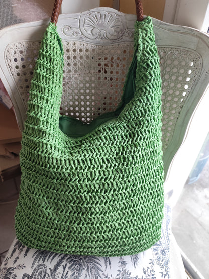 Sac cabas esprit bohème en papier tressé vert pomme