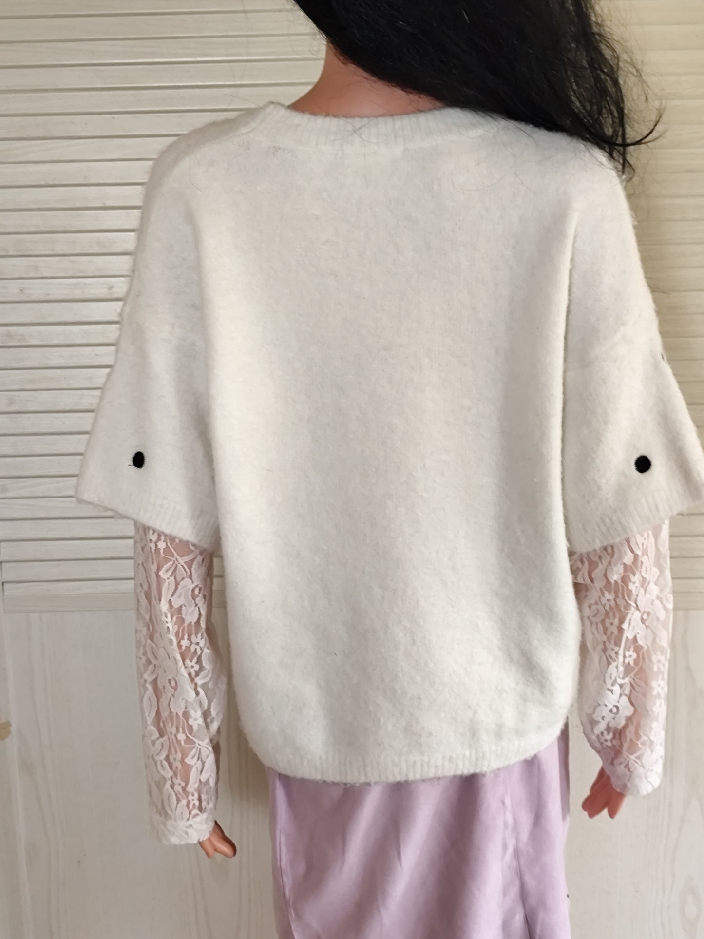 Pull doudou blanc à pois noirs et manches dentelle -  Ikoone & Bianka - Taille unique
