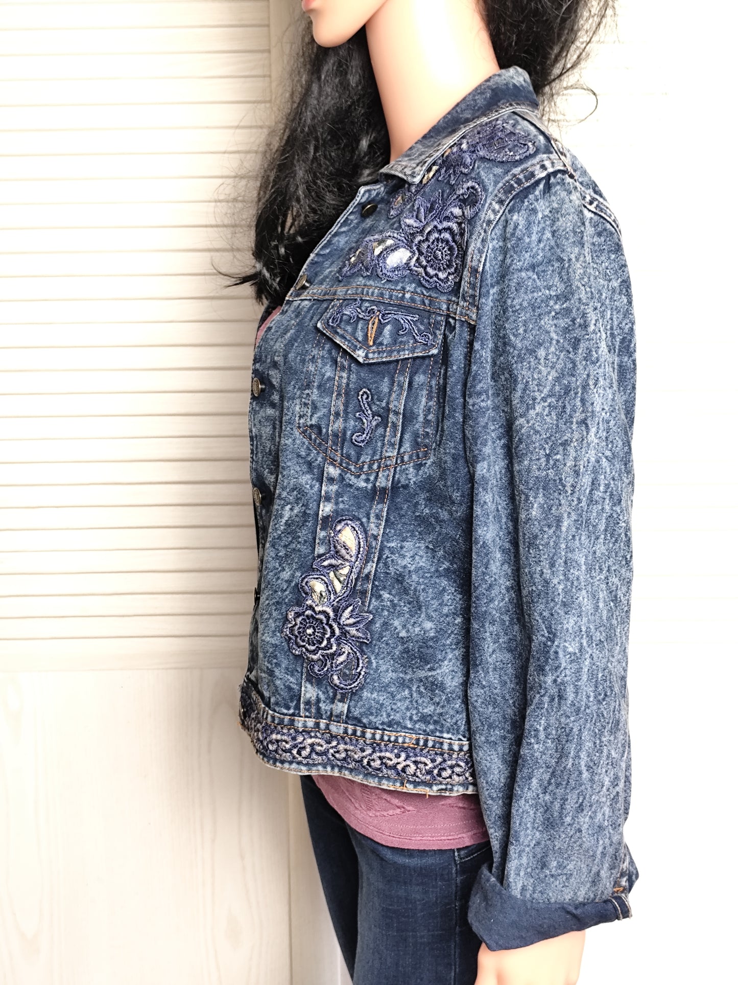 Veste en jean vintage avec broderies florales - Taille 38/40