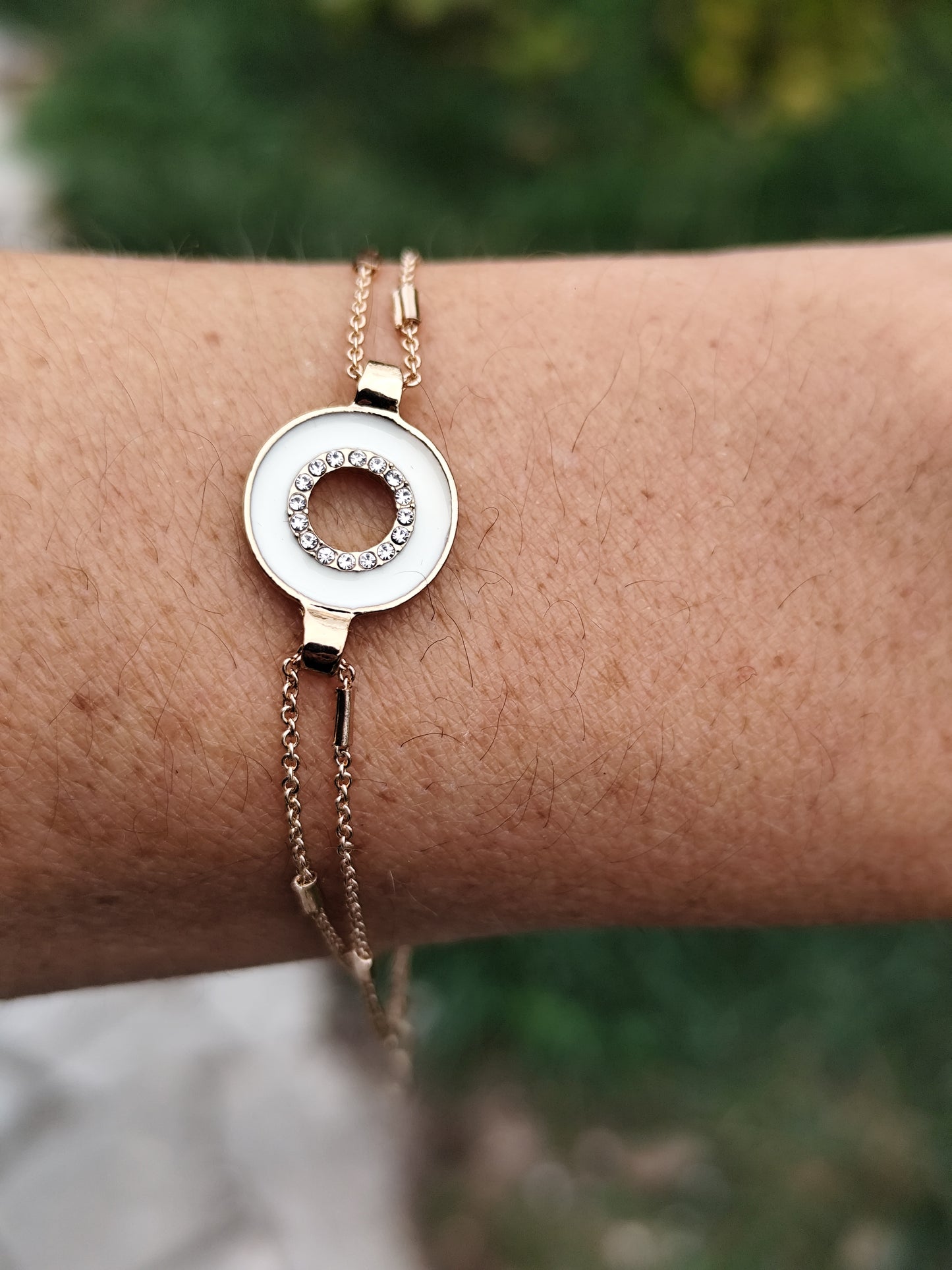 Bracelet vintage doré fin avec pendentif rond nacré