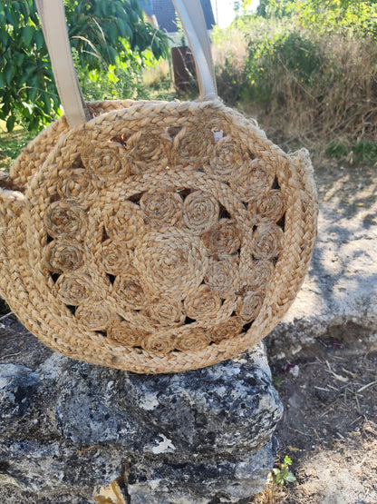 Panier rond en jute naturelle au joli motif ajouré