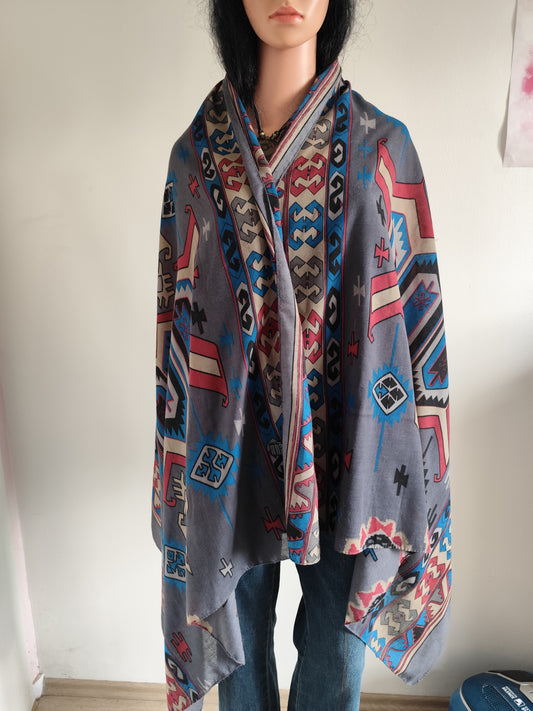 Étole châle gris imprimé ethnique rouge et bleu – 190 x 88 cm