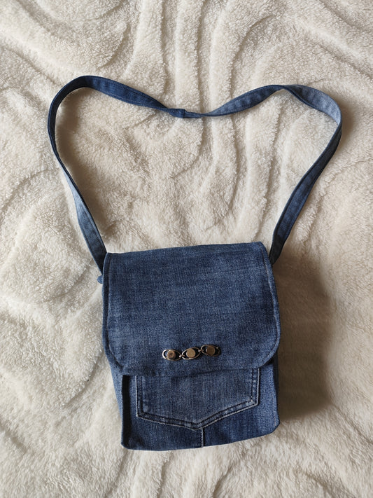 👜 Sac bandoulière en denim upcyclé – Pièce artisanale unique ♻️