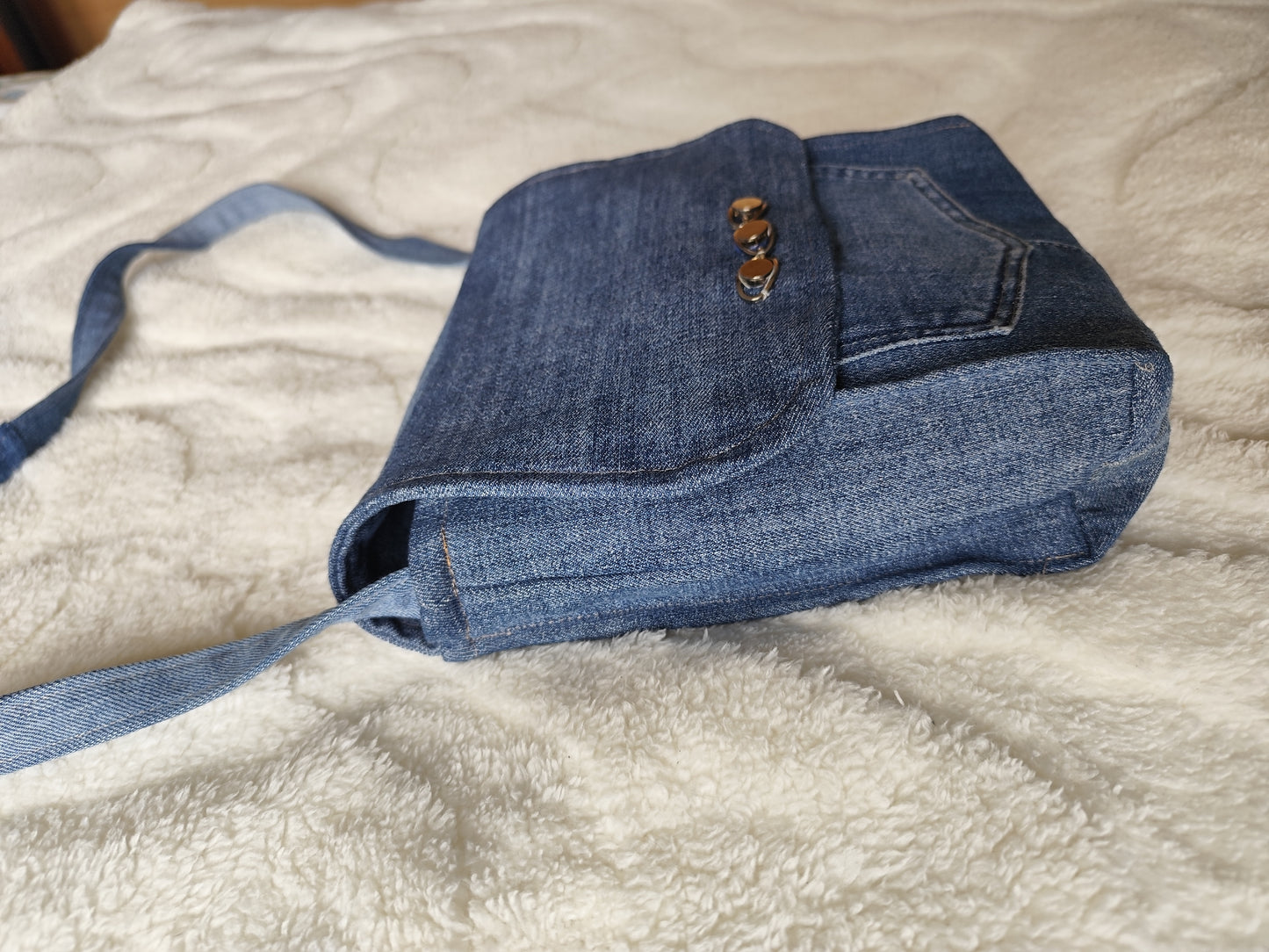 👜 Sac bandoulière en denim upcyclé – Pièce artisanale unique ♻️