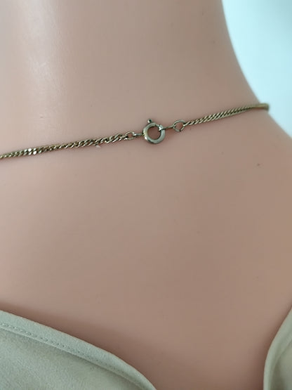 Collier doré avec pendentif intégré rétro