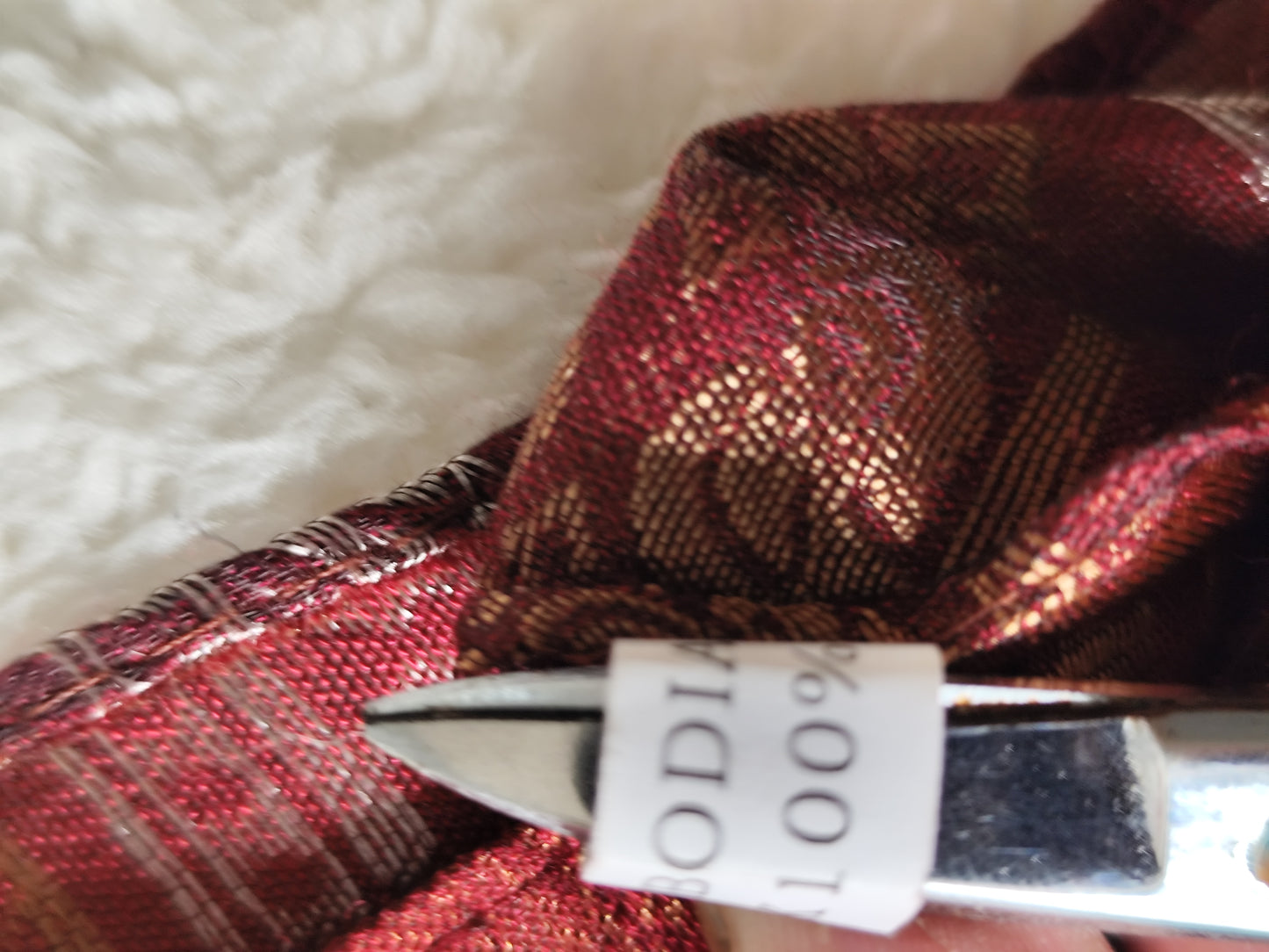 Étole en soie chatoyante avec tissu imprimé et brodé - 180 × 55 cm