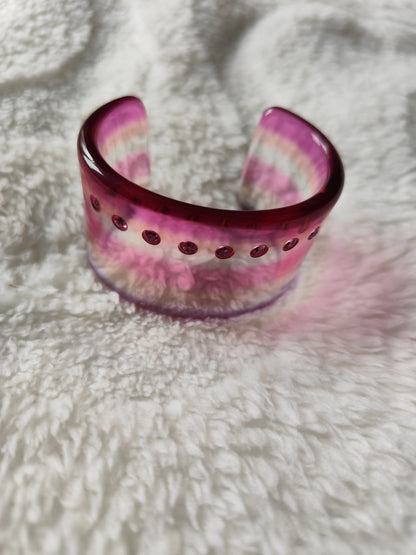 Bracelet manchette rigide – résine rose & strass – vintage