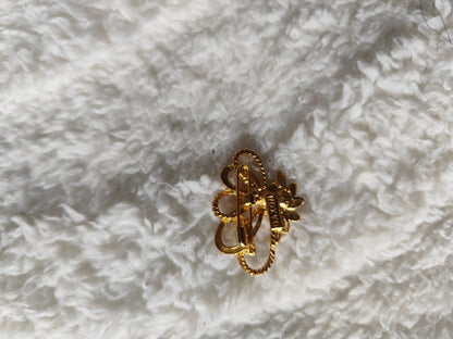 Broche vintage dorée fleur perle et strass verts