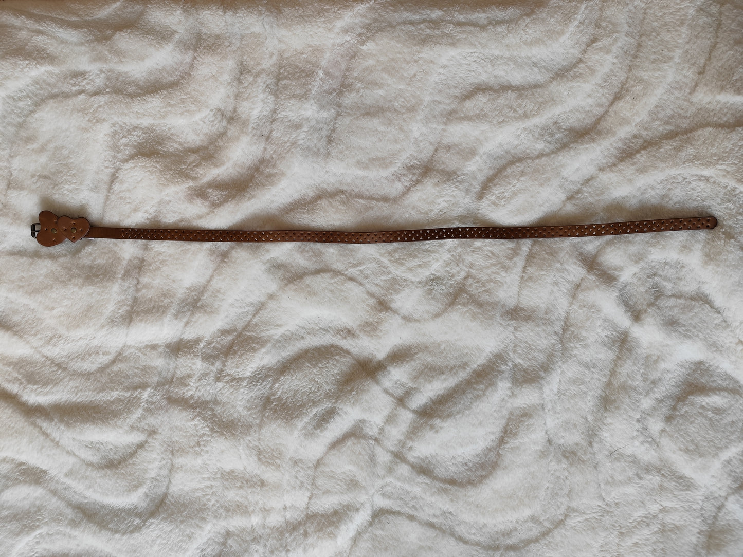 Ceinture fine caramel ajourée – boucle cœur - 80 cm