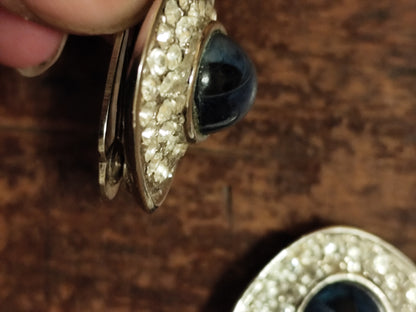 Clips d’oreilles dorés à cabochon bleu marbré – Années 80