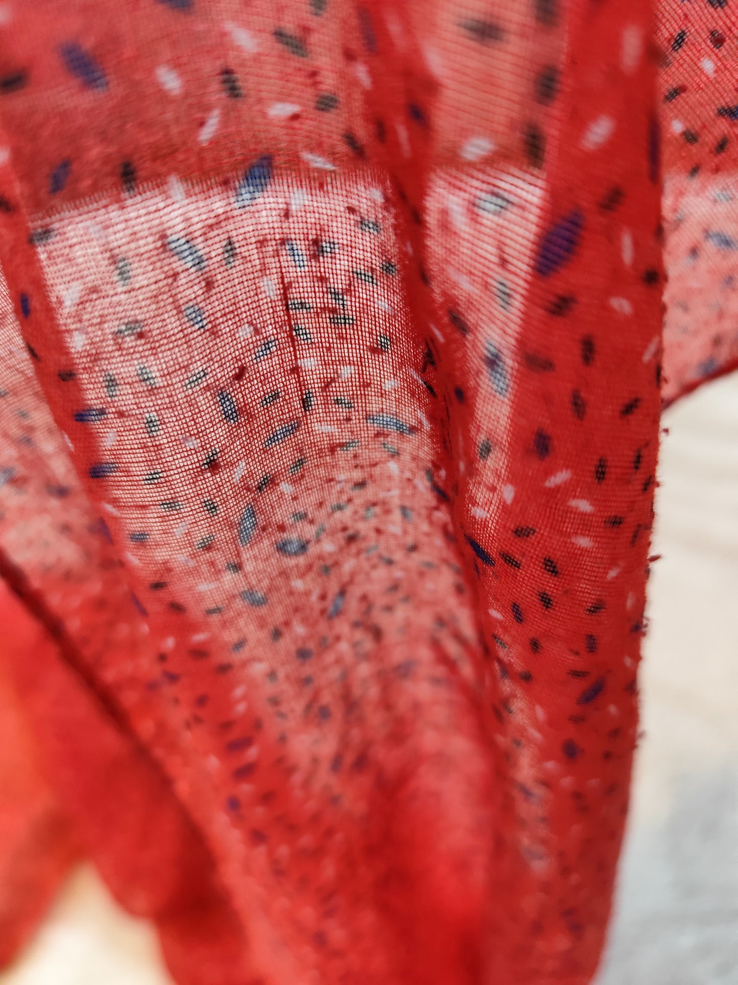 🧣 Écharpe Rouge Légère & Élégante 🧣