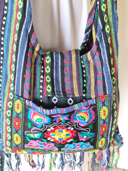 Sac besace ethnique en toile tissée multicolore et broderies - 29 x 34 cm