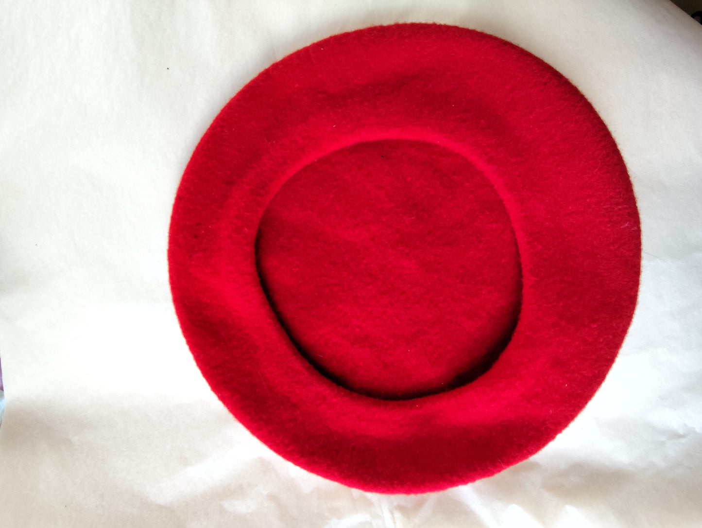 Béret classique en laine rouge
